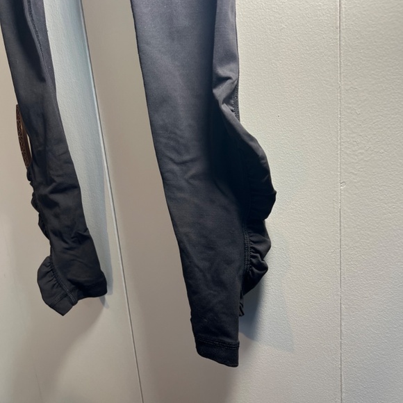 Lululemon leggings with pockets - Black - Size 6 - Picture 5 of 5